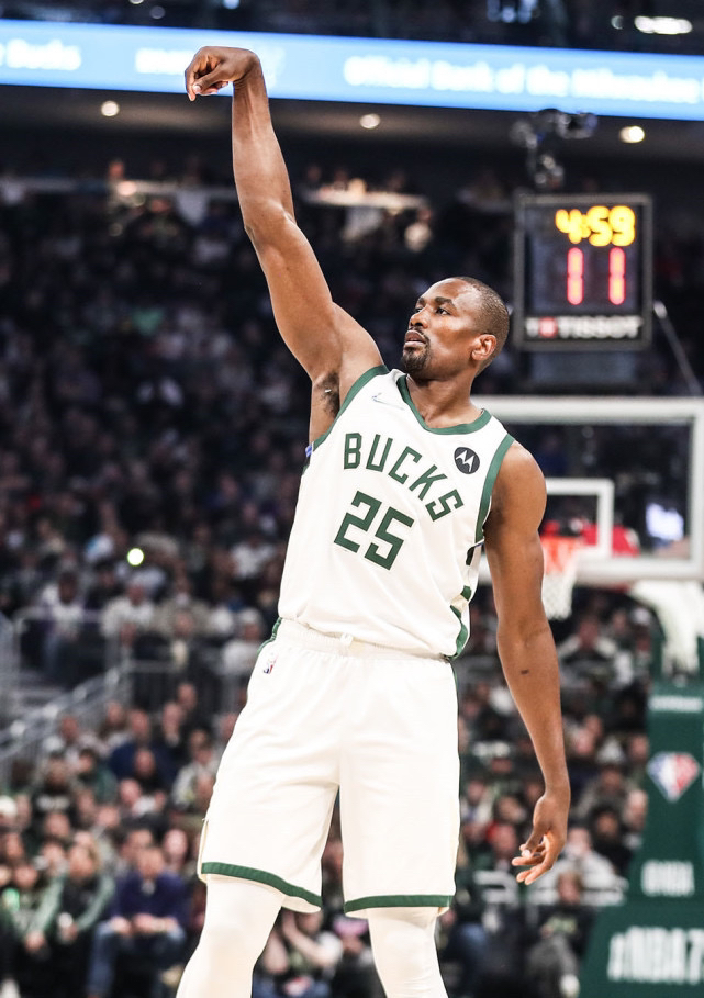 乌克兰队惊险晋级,伤愈复起继续征战 乌克兰队惊险晋级,伤愈复起继续征战